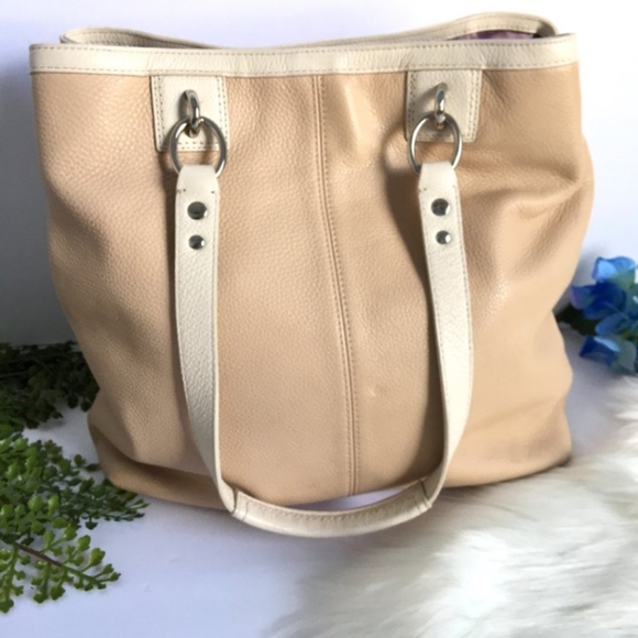 COACH | CARRYALL SHOULDER PEBBLED LEATHER TOTE - Picture 4 of 8